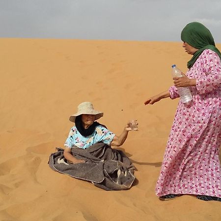 Restcamp Ergchebbi Hotell Merzouga Exteriör bild